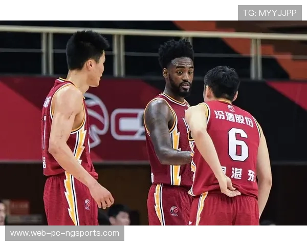 雷霆强势对决火箭全力反击 双方激战激起季后赛冲刺热潮 雷霆强势对决火箭全力反击 双方激战激起季后赛冲刺热潮