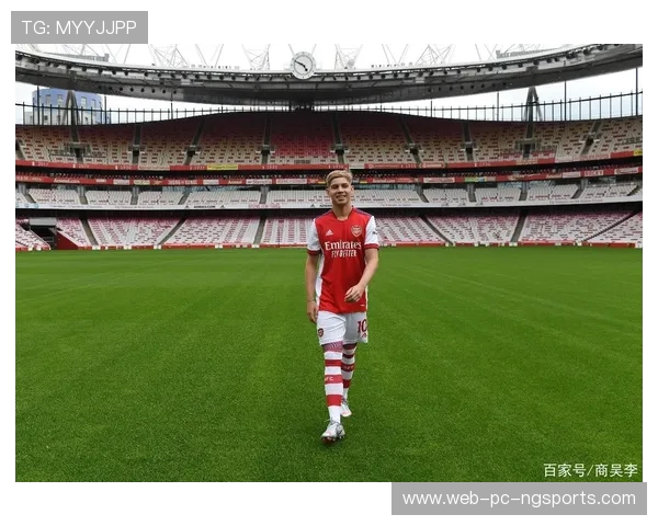 丹尼斯博格坎普的优雅足球艺术与阿森纳黄金时代的传奇再现