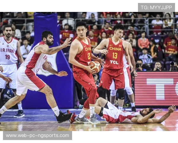 中国蓝队迎战伊朗队全力争胜展现实力与团队精神